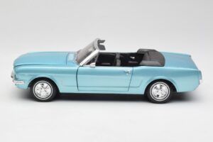 Ford Mustang Convertible Arcadian Blue Revell 1:18 8832-F1 Metal — zdjęcie 4 z 8