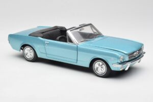 Ford Mustang Convertible Arcadian Blue Revell 1:18 8832-F1 Metal — zdjęcie 6 z 8