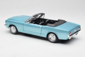 Ford Mustang Convertible Arcadian Blue Revell 1:18 8832-F1 Metal — zdjęcie 7 z 8