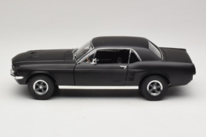 Ford Mustang Creed Movie GreenLight 1:18 13611 Metal — zdjęcie 4 z 8