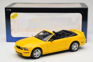 Ford Mustang GT S197 Kabriolet Screaming Yellow AUTOart 1:18 73062 Metal — zdjęcie 8 z 8