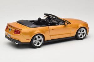 Ford Mustang GT S197 Kabriolet Złoty Maisto 1:18 31158 Metal — zdjęcie 2 z 7