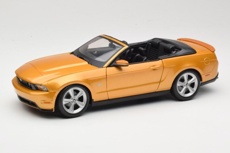 Ford Mustang GT S197 Kabriolet Złoty Maisto 1:18 31158 Metal