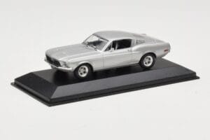 Ford Mustang GT Srebrny Minichamps 1:43 FORD001 Metal — zdjęcie 2 z 4
