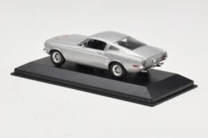 Ford Mustang GT Srebrny Minichamps 1:43 FORD001 Metal — zdjęcie 3 z 4