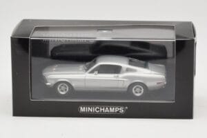 Ford Mustang GT Srebrny Minichamps 1:43 FORD001 Metal — zdjęcie 4 z 4