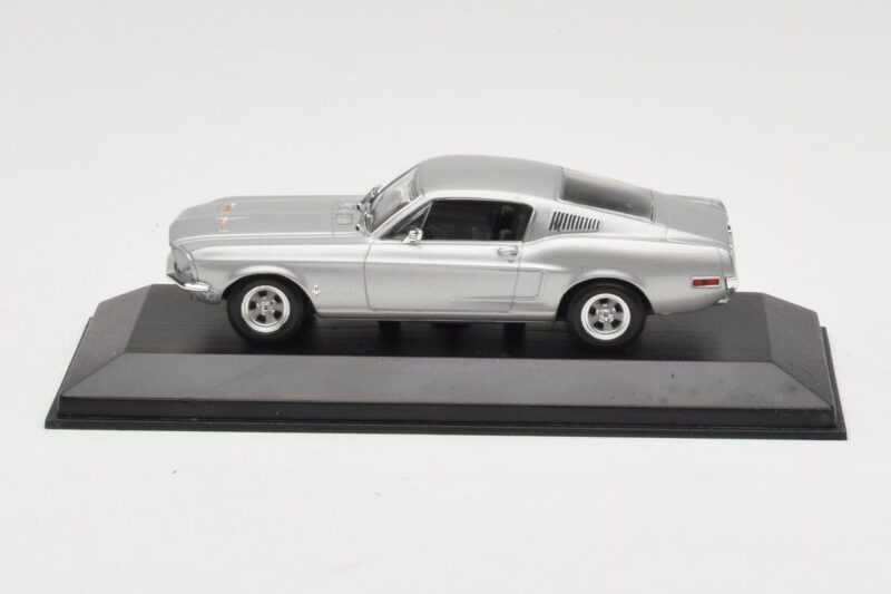 Ford Mustang GT Srebrny Minichamps 1:43 FORD001 Metal