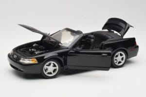 Ford Mustang GT SN95 Kabriolet Czarny Maisto 1:18 50328 Metal — zdjęcie 2 z 8