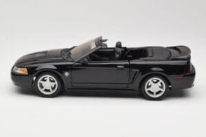 Ford Mustang GT SN95 Kabriolet Czarny Maisto 1:18 50328 Metal — zdjęcie 4 z 8