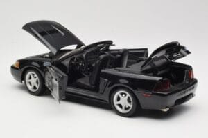 Ford Mustang GT SN95 Kabriolet Czarny Maisto 1:18 50328 Metal — zdjęcie 5 z 8