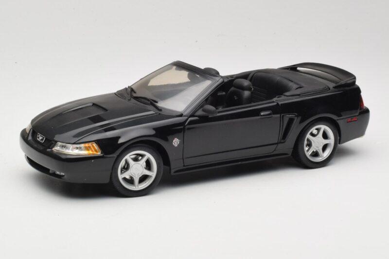Ford Mustang GT SN95 Kabriolet Czarny Maisto 1:18 50328 Metal