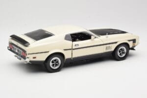 Ford Mustang Mach 1 Biały Sun Star 1:18 3602 Metal — zdjęcie 3 z 8