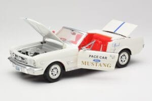 Ford Mustang Pace Car Wimbledon White Solido 1:18 81578 Metal — zdjęcie 2 z 8