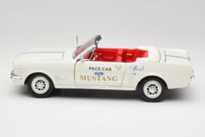 Ford Mustang Pace Car Wimbledon White Solido 1:18 81578 Metal — zdjęcie 4 z 8