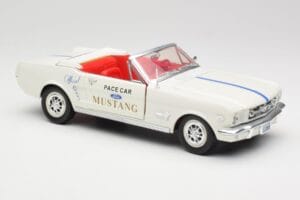 Ford Mustang Pace Car Wimbledon White Solido 1:18 81578 Metal — zdjęcie 6 z 8