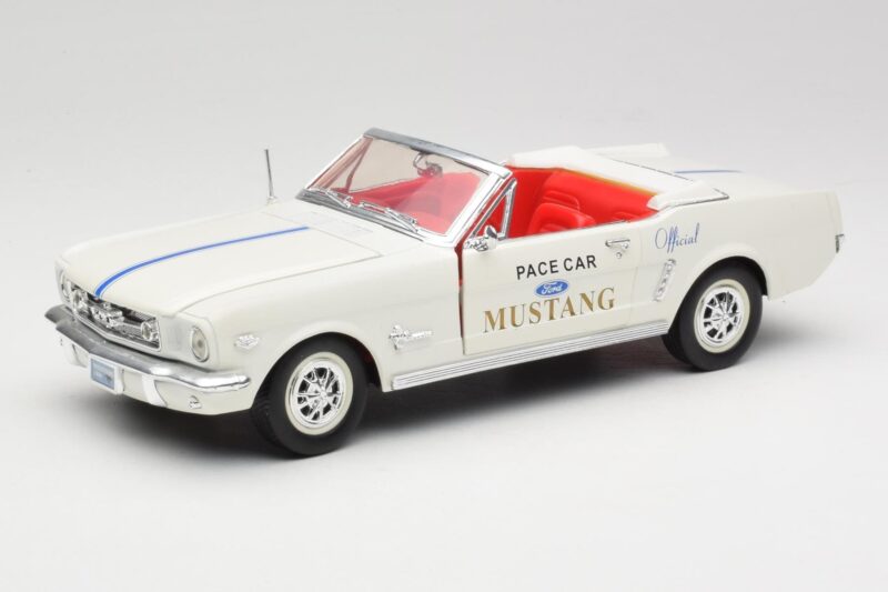 Ford Mustang Pace Car Wimbledon White Solido 1:18 81578 Metal