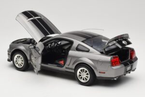 Ford Mustang S197 Shelby GT500 40th Anniversary Szary Shelby Collectibles 1:18 DC075005 Metal — zdjęcie 5 z 8