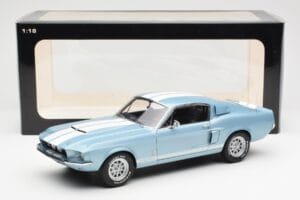 Ford Mustang Shelby GT500 Jasny Niebieski Metaliczny Z Białymi Pasami AUTOart 1:18 72907 Metal — zdjęcie 8 z 8