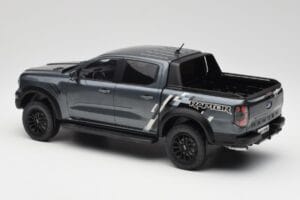 Ford Ranger Raptor Szary Metalik MCG 1:18 MCG18457 Metal — zdjęcie 4 z 6