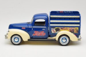 Ford Pepsi-Cola Replica Golden Wheel 1:18 PF351 Metal — zdjęcie 4 z 8