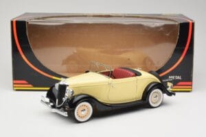 Ford Roadster Dearborn Yellow Solido 1:18 8008 Metal — zdjęcie 8 z 8