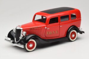 Ford Sedan Czerwony Solido 1:18 8066 Metal