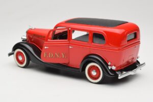Ford Sedan Czerwony Solido 1:18 8066 Metal — zdjęcie 5 z 8