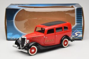 Ford Sedan Czerwony Solido 1:18 8066 Metal — zdjęcie 8 z 8