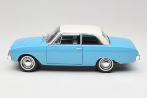 Ford Taunus 12M P1 Taunus Blue Revell 1:18 08880 Metal — zdjęcie 4 z 8