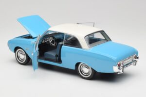 Ford Taunus 12M P1 Taunus Blue Revell 1:18 08880 Metal — zdjęcie 5 z 8