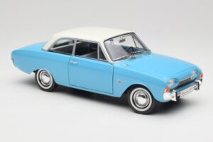 Ford Taunus 12M P1 Taunus Blue Revell 1:18 08880 Metal — zdjęcie 6 z 8