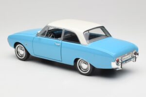 Ford Taunus 12M P1 Taunus Blue Revell 1:18 08880 Metal — zdjęcie 7 z 8