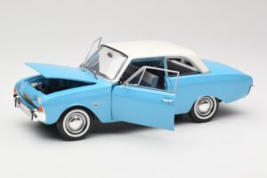 Ford Taunus 17M P2 Niebieski Revell 1:18 08817 Metal — zdjęcie 2 z 8