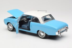 Ford Taunus 17M P2 Niebieski Revell 1:18 08817 Metal — zdjęcie 5 z 8