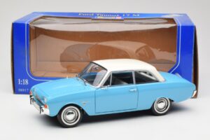 Ford Taunus 17M P2 Niebieski Revell 1:18 08817 Metal — zdjęcie 8 z 8