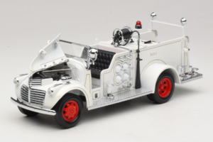 GMC Firetruck Biały Road Signature 1:18 20068 Metal — zdjęcie 2 z 9