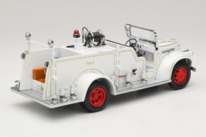 GMC Firetruck Biały Road Signature 1:18 20068 Metal — zdjęcie 3 z 9