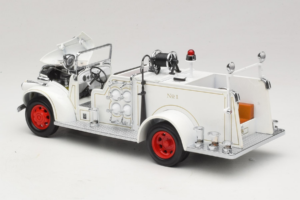 GMC Firetruck Biały Road Signature 1:18 20068 Metal — zdjęcie 5 z 9