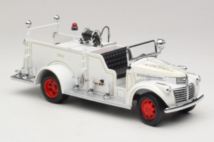 GMC Firetruck Biały Road Signature 1:18 20068 Metal — zdjęcie 6 z 9