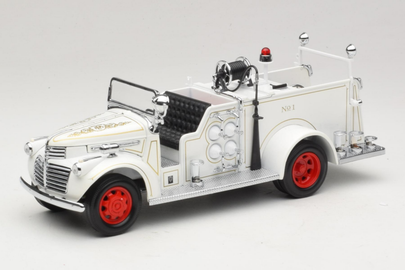GMC Firetruck Biały Road Signature 1:18 20068 Metal
