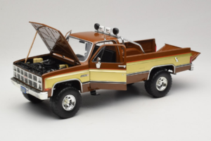 GMC K-2500 Sierra Grande Brązowy GreenLight 1:18 13560 Metal — zdjęcie 2 z 8