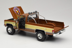 GMC K-2500 Sierra Grande Brązowy GreenLight 1:18 13560 Metal — zdjęcie 5 z 8