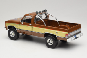 GMC K-2500 Sierra Grande Brązowy GreenLight 1:18 13560 Metal — zdjęcie 7 z 8