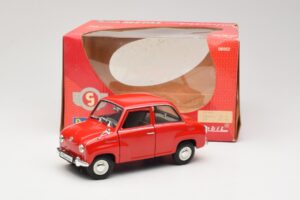 Goggomobil T 250 Czerwony Revell 1:18 08952 Metal — zdjęcie 7 z 7