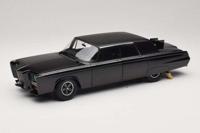 Chrysler Imperial Black Beauty Green Hornet TV Series AUTOart 1:18 71546 Metal
