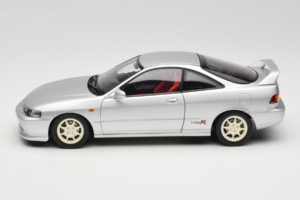 Honda Integra Type R DC2 Pre-Facelift Vogue Silver Metallic MotorHelix 1:18 M85202 Metal — zdjęcie 4 z 8