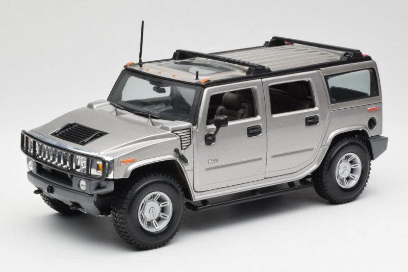 Hummer H2 Srebrny Maisto 1:18 7449569 Metal