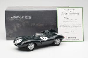 Jaguar D-Type #6 M. Hawthorn / I. Bueb Team Jaguar Cars Ltd 24 Hours of Le Mans 1955 AUTOart 1:18 85586 Metal — zdjęcie 6 z 6