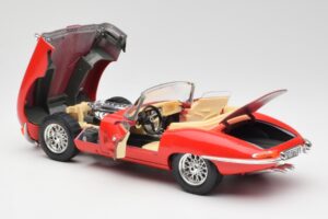 Jaguar E-Type Kabriolet Czerwony Bburago 1:18 3016 Metal — zdjęcie 5 z 8