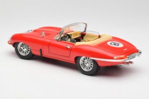 Jaguar E-Type Kabriolet Czerwony Bburago 1:18 3016 Metal — zdjęcie 7 z 8
